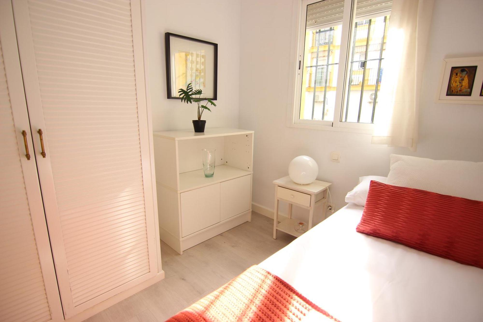 Rentalsevilla Espacioso Apartamento En La Alameda De Hercules Con Parking Kültér fotó