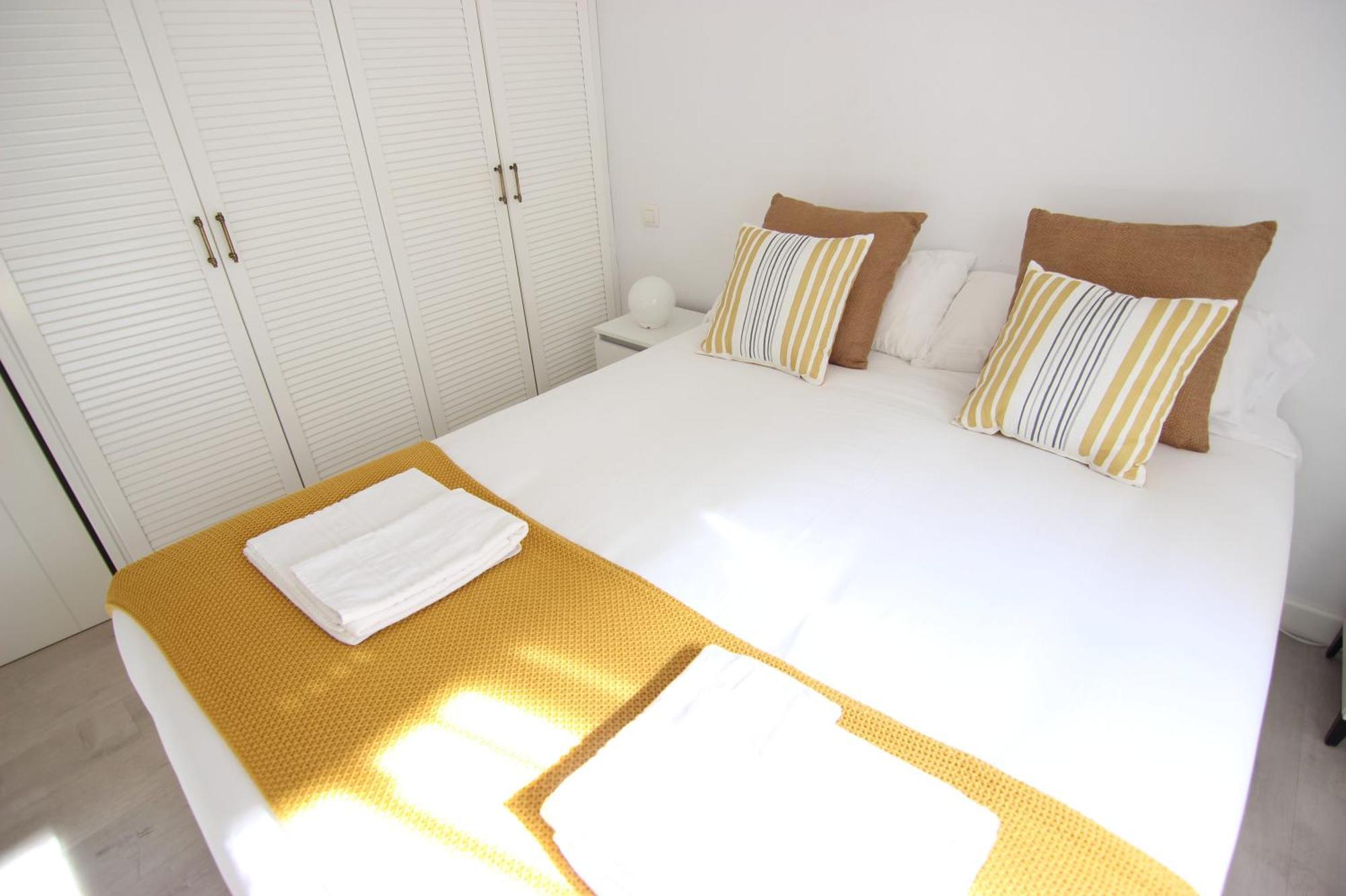 Rentalsevilla Espacioso Apartamento En La Alameda De Hercules Con Parking Kültér fotó