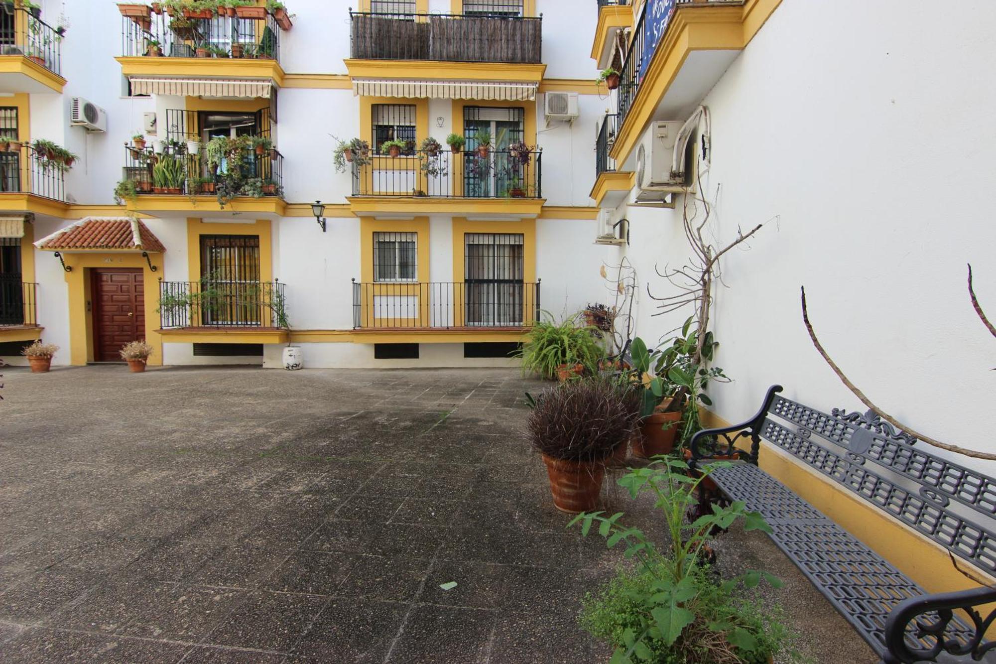 Rentalsevilla Espacioso Apartamento En La Alameda De Hercules Con Parking Kültér fotó